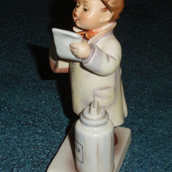 "The Little Pharmacist" #322 Goebel Hummel Figurine TMK6 With Box CHRISTMAS GIFT - Picture 7 of 10